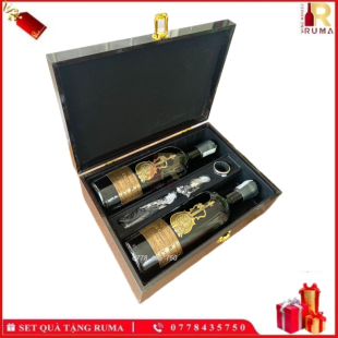 Set quà tặng hộp sơn mài 2 chai rượu vang Ý La Chitarra (Vang Cây Đàn)